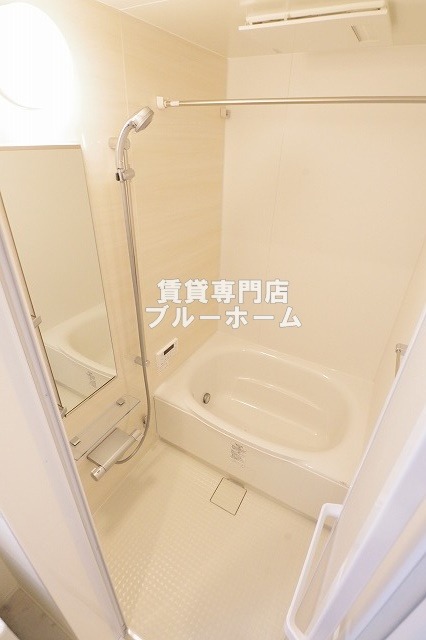 バス・シャワールーム　浴室乾燥機・追い炊き機能付きのお風呂！