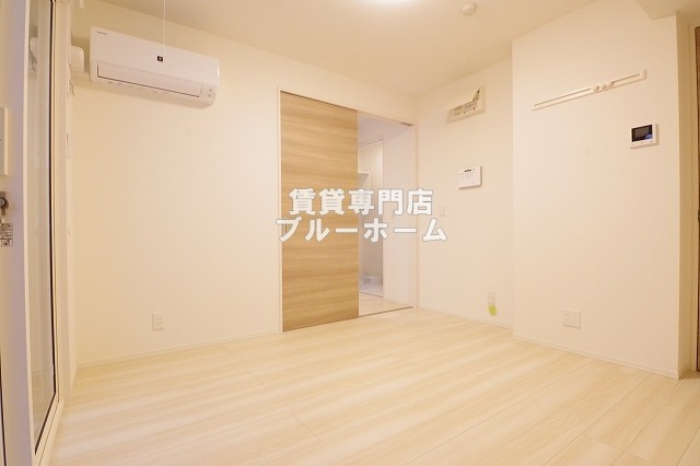 居室・リビング　6.2帖の明るい洋室！