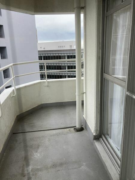 バルコニー　外からの目が気にならないバルコニーで洗濯物が干せます