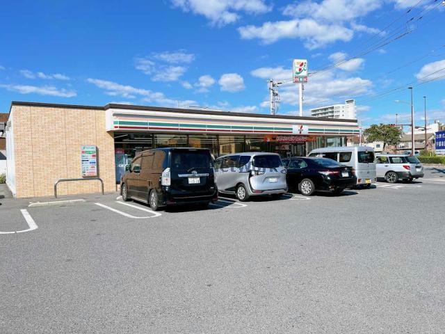 コンビニ　セブンイレブン宇部新町店（コンビニ）まで260m