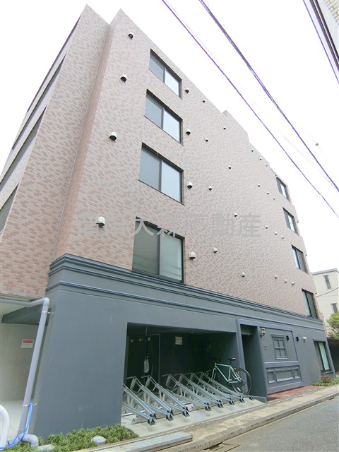 建物外観　2025年3月築　RC鉄筋コンクリート造地上5階建て総戸数1