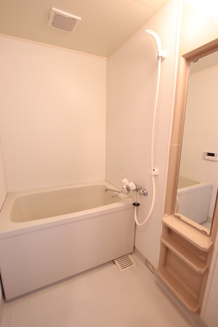 バス・シャワールーム　羌翫？