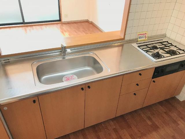 キッチン　調理スペースが広いシステムキッチン