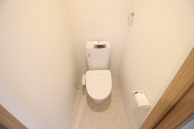 トイレ　温水洗浄便座付きトイレ