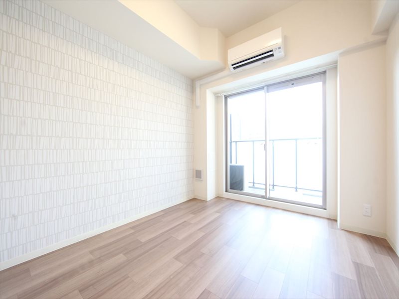 バルコニー　洋室7.1帖　エアコン完備　バルコニーに面しています