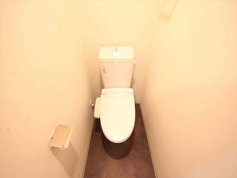 トイレ　温水洗浄暖房便座付トイレ