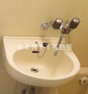 洗面設備　ゆったりとスペースのある洗面所