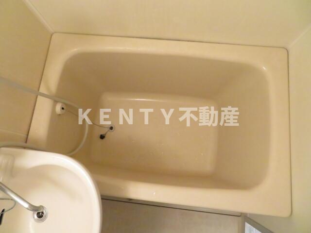 バス・シャワールーム　コンパクトで使いやすいお風呂です