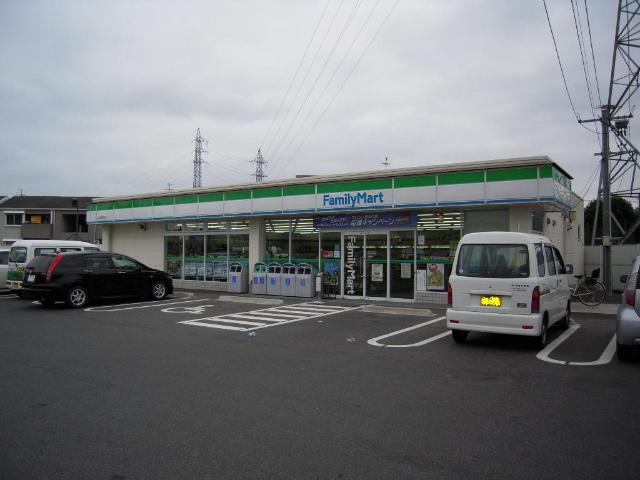 コンビニ　ファミリーマート（コンビニ）まで300m