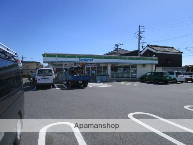 コンビニ　ファミリーマート（コンビニ）まで2379m