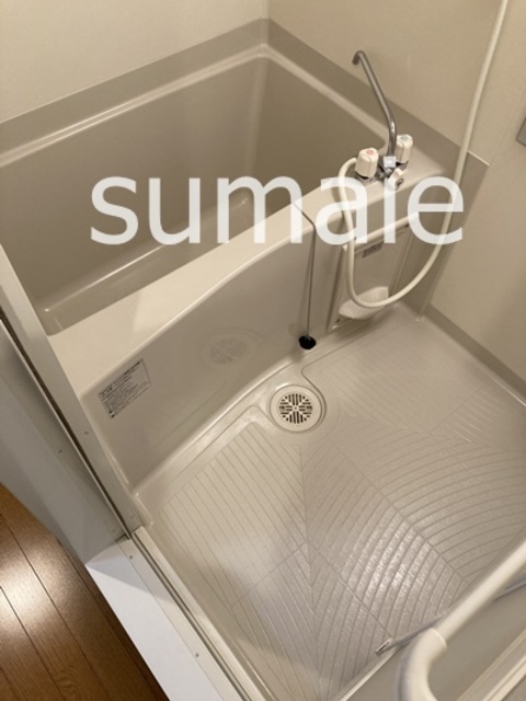 バス・シャワールーム　清潔感のあるバスルーム。