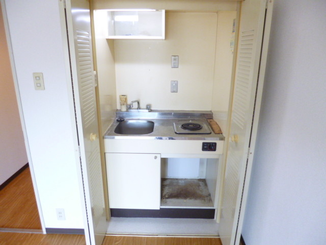 キッチン　一人暮らしにピッタリサイズ掃除もらくらくです。