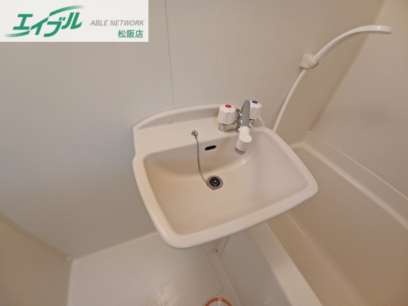 洗面設備　同型参考写真