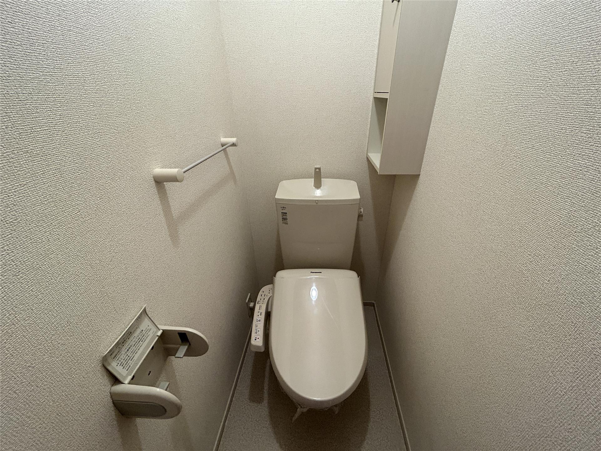 トイレ　温水洗浄暖房便座付トイレ