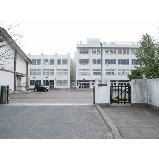 中学校　仙台市立折立中学校（中学校）まで240m