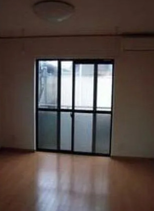 居室・リビング　別部屋の写真を使用しております。