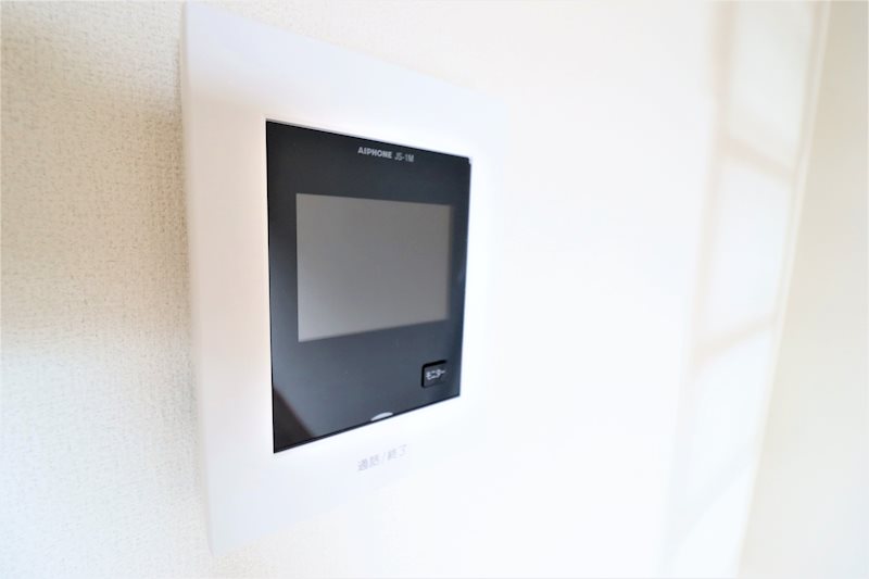 セキュリティ　（イメージ）モニター付きインターフォンを採用し防犯対策