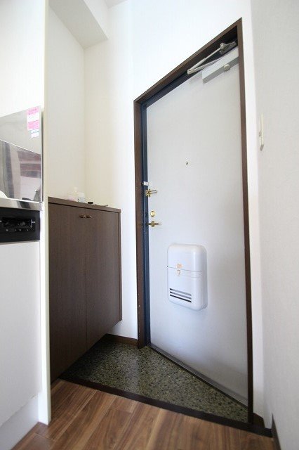 玄関　同物件、別号室のものです。