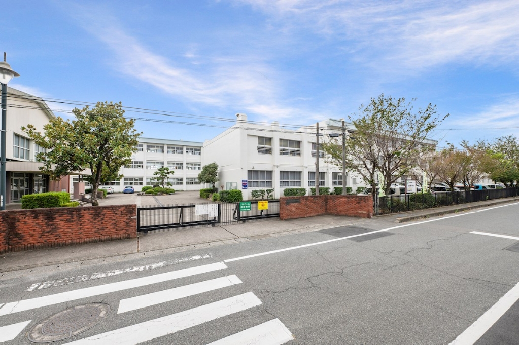 中学校　高崎市立倉賀野中学校（中学校）まで758m