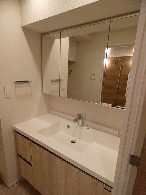 洗面設備　写真は同タイプ住居です。
