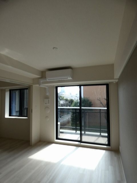 居室・リビング　写真は同タイプ住居です。