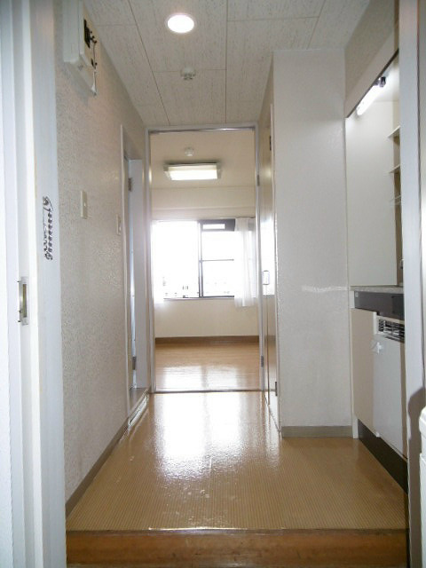 玄関　写真は303号室です（参考）