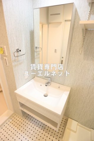 洗面設備　清潔感ある独立洗面台で毎日気持ちよく♪