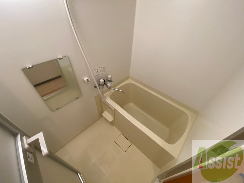 バス・シャワールーム　お風呂になります。一日の疲れを癒してくださいね。