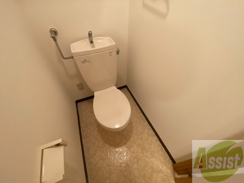 トイレ　こちらはトイレです。清潔感があり、安心して使用できます。