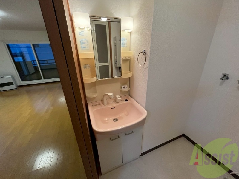 洗面設備　こちらに洗面台があります。朝の洗顔はこちらで。