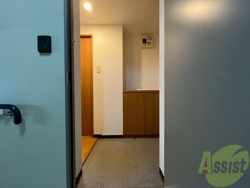 玄関　玄関の様子です。明るい印象ですね。気分もあがりそう。