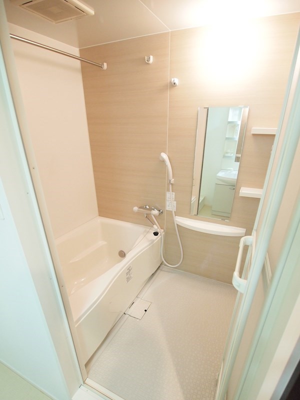 バス・シャワールーム　綺麗な浴室です