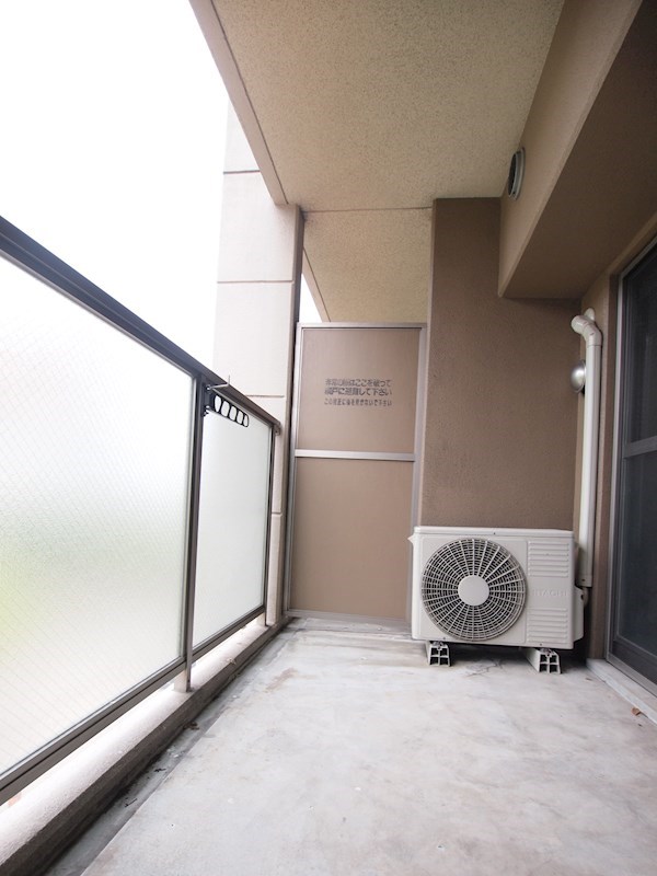 バルコニー　バルコニーも広くて洗濯物もたくさん干せます