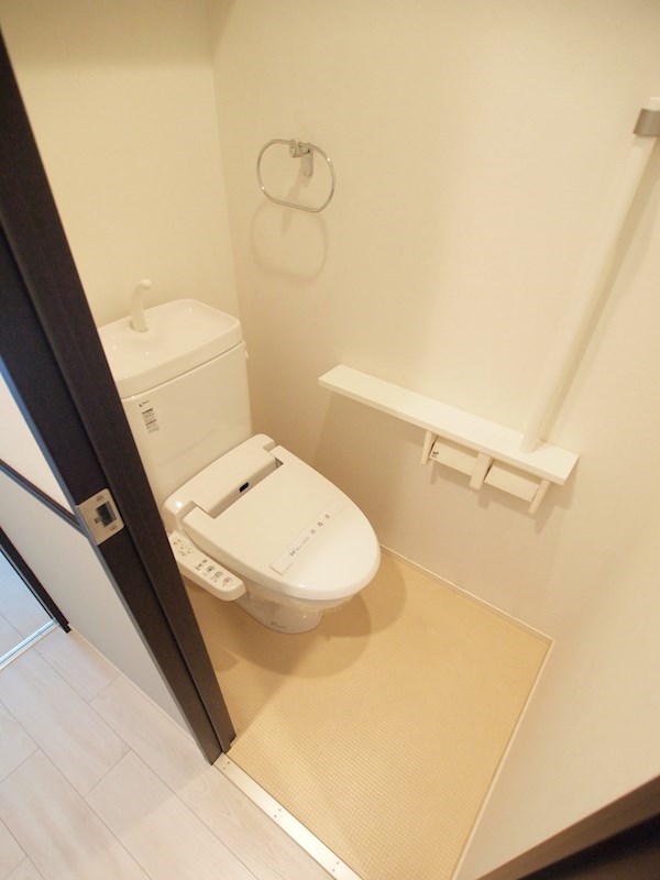 トイレ　ウォシュレット付きです。