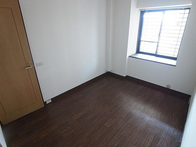 その他部屋・スペース　日当たり良好・出窓付の明るい洋室