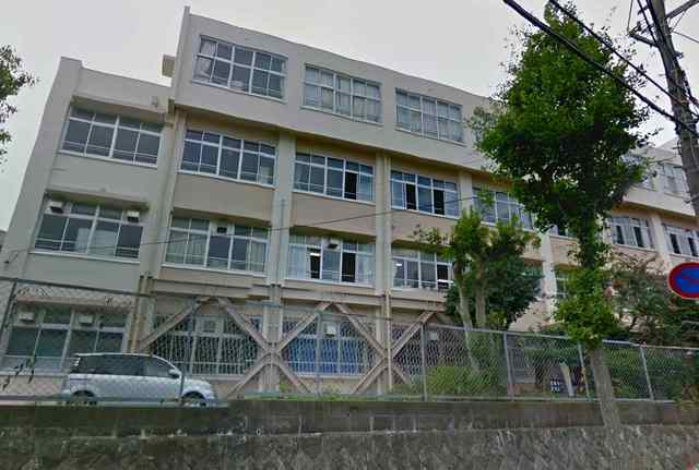 中学校　神戸市立白川台中学校（中学校）まで667m