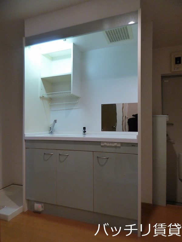 キッチン　同型タイプの為、現状を優先いたします。