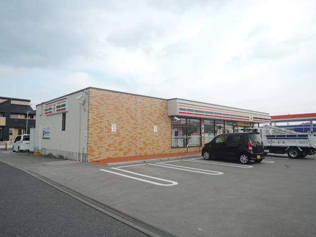 コンビニ　セブンイレブン（コンビニ）まで654m