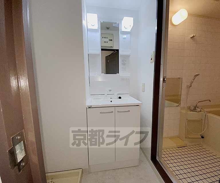 洗面設備　独立洗面台がしっかりしております。