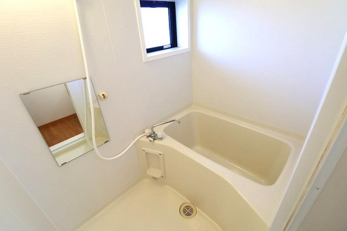 バス・シャワールーム　窓のある浴室