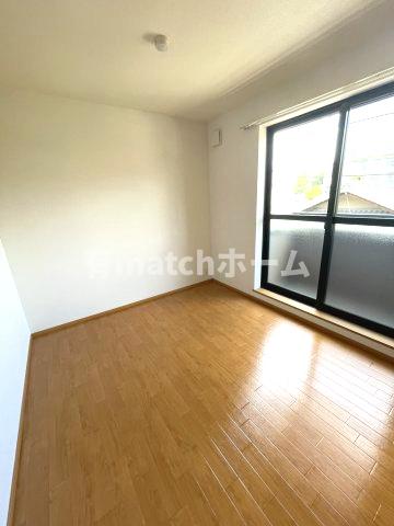 居室・リビング　イメージとして同建物他部屋を表示しています。