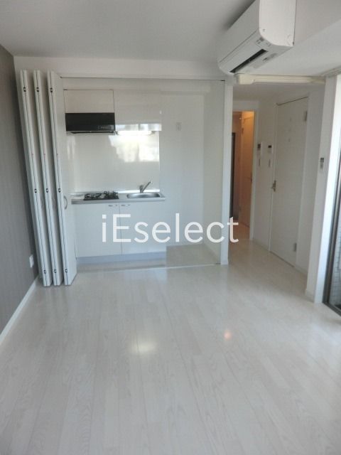 居室・リビング　２面採光で日当たり良好です