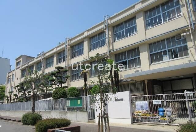 中学校　大阪市立豊崎中学校（中学校）まで1077m