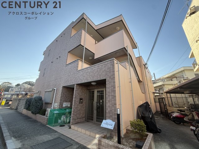 建物外観　オートロックで外部の人間が簡単に出入りできないため安心です！