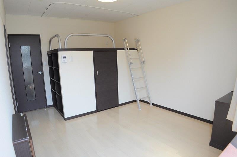 居室・リビング　１Ｆフローリング仕様　ハイベットタイプ　２Ｆカーペット仕様