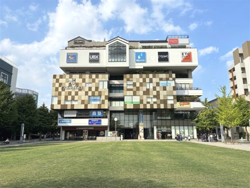 ショッピングセンター　PREMIERE YOKOHAMA(プレミア ヨコハマ)（ショッピングセンター）まで183m