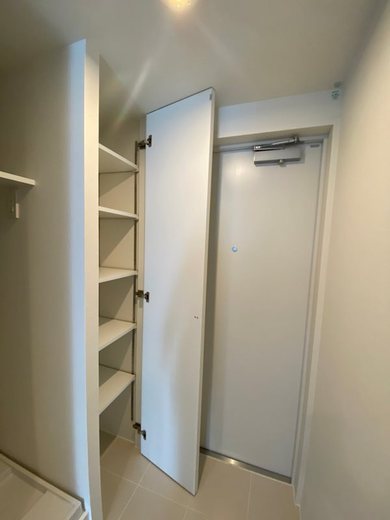 玄関　※別部屋の参考写真です。