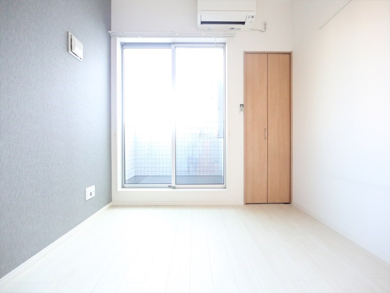 バルコニー　洋室5.4帖　ロフト6.4帖（収納にも寝室にも使えます）