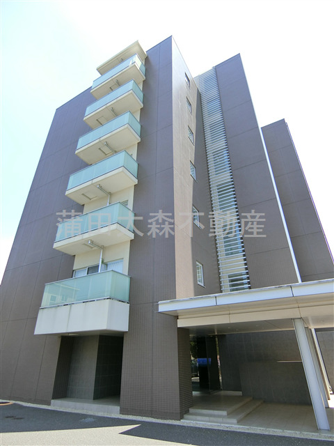 建物外観　2011年1月築　RC鉄筋コンクリート造地上8階建て総戸数3