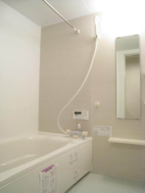 バス・シャワールーム　追焚給湯と浴室乾燥機付き